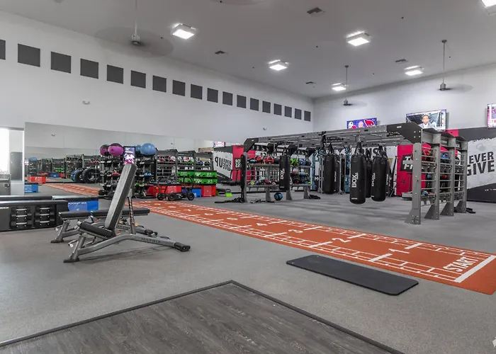 Boulevard 2br By Stadium Pool Parking Gym 07 Glendale