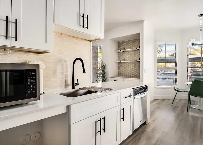 Boulevard 2br By Stadium Pool Parking Gym 07 * Glendale