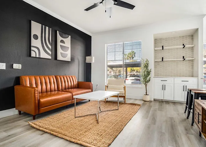 Boulevard 2br By Stadium Pool Parking Gym 07 Glendale